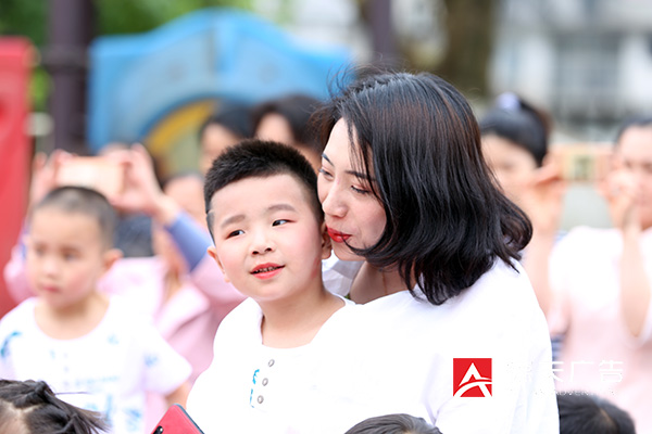 常德市德天廣告有限公司,品牌設(shè)計(jì),活動策劃,影視攝制,廣告設(shè)備租賃,媒體廣告推廣,